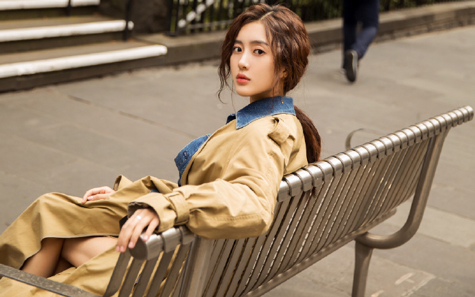 习近平主席《论教育》《习近平文化思想学习纲要》《近镜头：温暖的瞬间》繁体版在香港书展首发